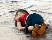 رواد مواقع التواصل الاجتماعى يشنون حملات استنكار بعد غرق الطفل السورى