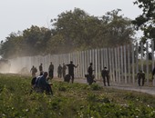 بالصور.. المجر تبدأ فى بناء " سياج " على حدودها مع كرواتيا لمنع دخول المهاجرين