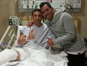 بالفيديو.. تيفيز يزور لاعب جونيور فى المستشفى بعد كسر قدمه