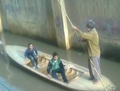 صحافة المواطن: مياه المجارى تجبر سكان شارع الفتح بالإسكندرية التنقل بالقارب