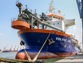 ميناء دمياط يستقبل سفينة عملاقة بغاطس 14.5 متر