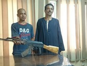القبض على عامل خردة وآخر بعد سرقتهما سلاح مجند من أمام سفارة الكونغو