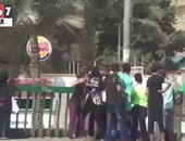 بالفيديو.. فتاة تفقد الوعى بعد حفلة تحرش جماعى على كوبرى عباس