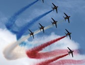 نخبة الطيارين الفرنسيين يقيمون عرضا "أكروباتيا" بطائرات "ألفا جيت"
