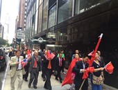 بالصور.. مسيرات للصينيين بنيويورك احتفالا بأول زيارة رسمية لـ"جين بينج"