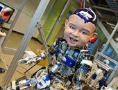 علماء يطورون روبوتا جديدا على شكل طفل يمكنه قراءة المشاعر وإضحاكك