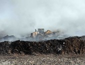وزارة البيئة تسيطر على 90% من الحريق المندلع منذ 4 أيام بمقلب القطامية