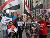 بالصور..الجالية المصرية تواصل وقفاتها المؤيدة أمام مقر إقامة السيسى بنيويورك