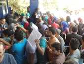 بالفيديو الصور.. تكدس الطلاب أمام بوابات جامعة حلوان فى أول أيام الدراسة
