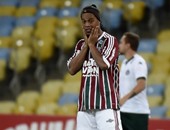 صحيفة برازيلية تكشف سبب رحيل رونالدينيو عن فلومينينسى