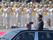 الرئيس الصينى يستعرض القوات العسكرية فى ميدان السلام السماوى