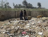 صحافة مواطن.. تراكم القمامة ومخلفات المبانى بأرض فضاء بمطاى فى المنيا