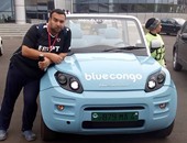 سيارة بالكهرباء تثير دهشة المشاركين بدورة الألعاب الأفريقية