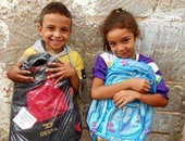 قبل الزحمة ودخول المدارس.. "رسالة" توزع 2000حقيبة على الطلاب المحتاجين