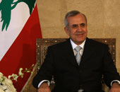 الرئيس اللبنانى يقلد جنبلاط والسفير السعودى وسامين قبيل نهاية ولايته