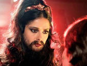 سلمى حايك بشنب وذقن فى فيلمها الجديد