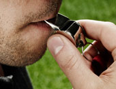 "الفيفا" يعلن حكام مباريات دور الـ 8