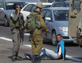 "الشين بيت" يوقف فلسطينيين بتهمة جرح فتاة اسرائيلية