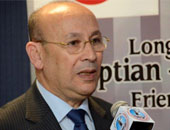 اليوم.. وزير الطيران يتفقد مطارى الداخلة والخارجة بالوادى الجديد