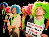 الملكة بياتريكس تتابع إضراب 20 ألف مدرس فى كل المدن الهولندية