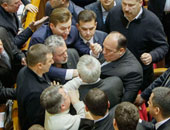 اشتباكات بالأيدى داخل البرلمان الأوكرانى بين زعماء الأحزاب السياسية