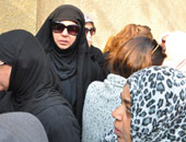 بالصور ..فيفى عبده بـ"النقاب" فى جنازة الراحل جمال إسماعيل 