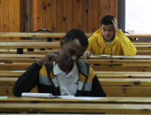 تعرف على عقوبات استخدام سماعة الأذن والموبايل داخل لجان الامتحانات