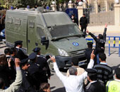 وقائع أولى جلسات محاكمة حبيب العادلى: دخل فى عربة مدرعة وسط حماية الجيش.. والمستشار قنصوة سأل: «هو فين المتهم أنا مش شايفه» فرد: موجود يا أفندم