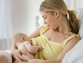 الصحة تكشف خطوات الرضاعة الطبيعية الصحيحة للأمهات