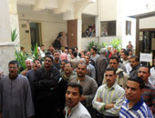 اعتصام العاملين بشركة مصر إيران للغزل بالسويس للمطالبة بمستحقاتهم