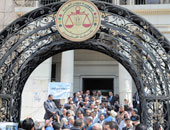 نقابة المحامين تطالب الحكومة بالتعجيل بإصدار قانون الإدارات القانونية