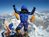 امرأة صينية تبدأ صعود قمة إفرست بعد كارثة الانهيار الجليدى 