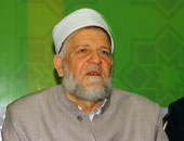 بعد عام من حكم مرسى.. الخلايا الإخوانية تسيطر على وزارة الأوقاف بمباركه الوزير.. وخلع الحذاء "كلمة السر" فى تعيين 3 آلاف داعية إخوانى.. "عبده مقلد" الوزير الحقيقى الذى لا يرد له قرار 