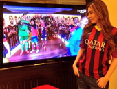 اللبنانية يارا تنشر صورة لها مرتدية "تيشرت" برشلونة