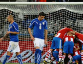 "مونديال أسود على الطليان" هذا هو أقل ما يمكن وصف كأس العالم جنوب أفريقيا 2010 بالنسبة لإيطاليا بعدما أثبت كل ما هو إيطالى فشله فى المونديال.