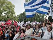 اليونان تتخطى العقبة الأولى لتجنب الخروج من منطقة اليورو