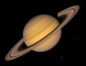 "البحوث الفلكية": كوكب زحل يقترن مع هلال "محرم" فجر غد