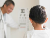 ضرورة ملاحظة عيون الأطفال للوقاية من ورم جذعيات شبكية العين