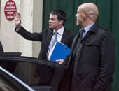 رئيس وزراء فرنسا: على باريس مساعدة اليونان للبقاء فى منطقة اليورو