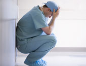 عاطل ينتحل صفة طبيب ويتحرش بالمرضى 4 أشهر بمستشفى طوارئ المنصورة