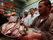 "عم عشم مات والمعاملة خد وهات" سلاح لمواجهة الفصال