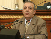 لماذا يعجز وزير الصحة عن حل أزمة المستشفيات العامة؟