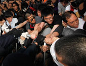اندلاع اشتباكات عنيفة بين الشرطة والمحتجين فى "هونج كونج"