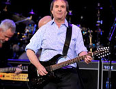 شارل أزنافور وكريس ديبرج يغنيان فى بيروت