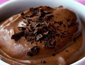 الديلى تليجراف: الشكولاتة الداكنة تساعد مرضى الشرايين على المشى أطول وأسرع