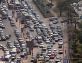 كثافات مرورية بالشوارع والمحاور الرئيسية بالقاهرة والجيزة