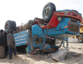 حادث انقلاب سيارة نصف نقل واصطدامها مع أخرى على طريق "طنطا - كفر الشيخ"