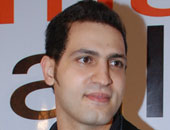 المطرب متيم "مش مستنى" مع "بيراميديا"