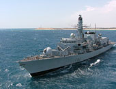 سفينة إنزال روسية تقترب من فرقاطات الناتو قبالة سواحل سوريا