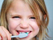 إزاى تحافظى على أسنان طفلك وتديه فلورايد وكالسيوم طبيعى من غير أدوية